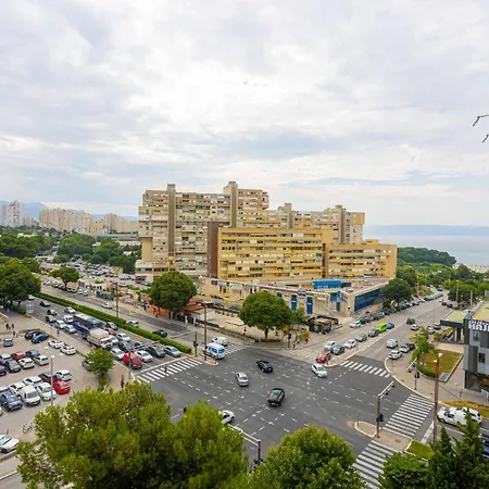 Miranda's Place * Split