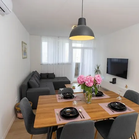 Miranda's Place ספליט