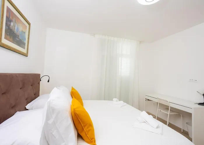 Miranda's Place * Split