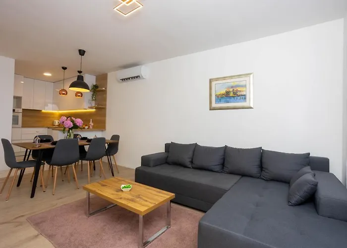 Miranda's Place Apartment Split