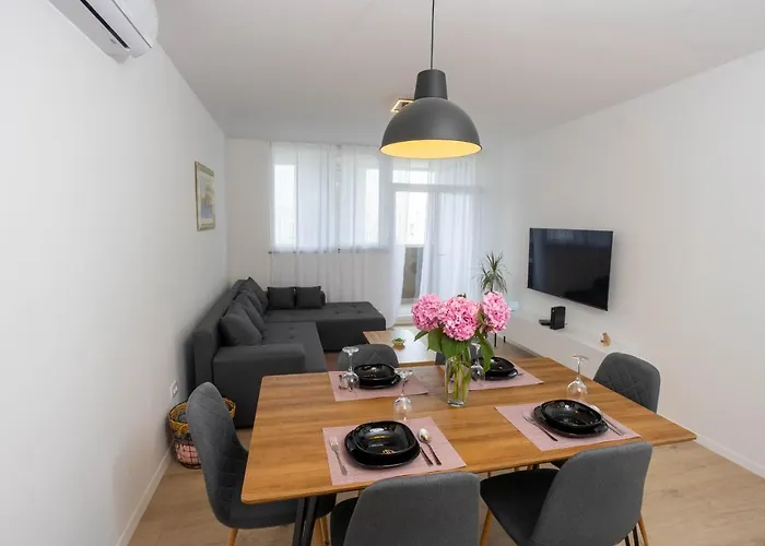 Miranda's Place Split