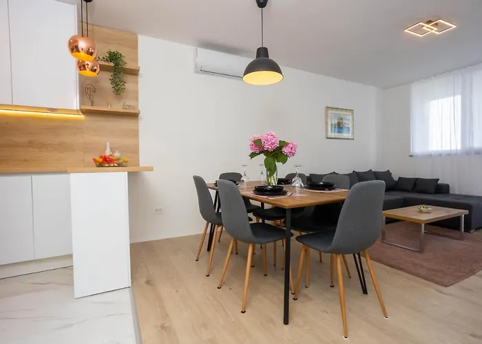 Miranda's Place * Split